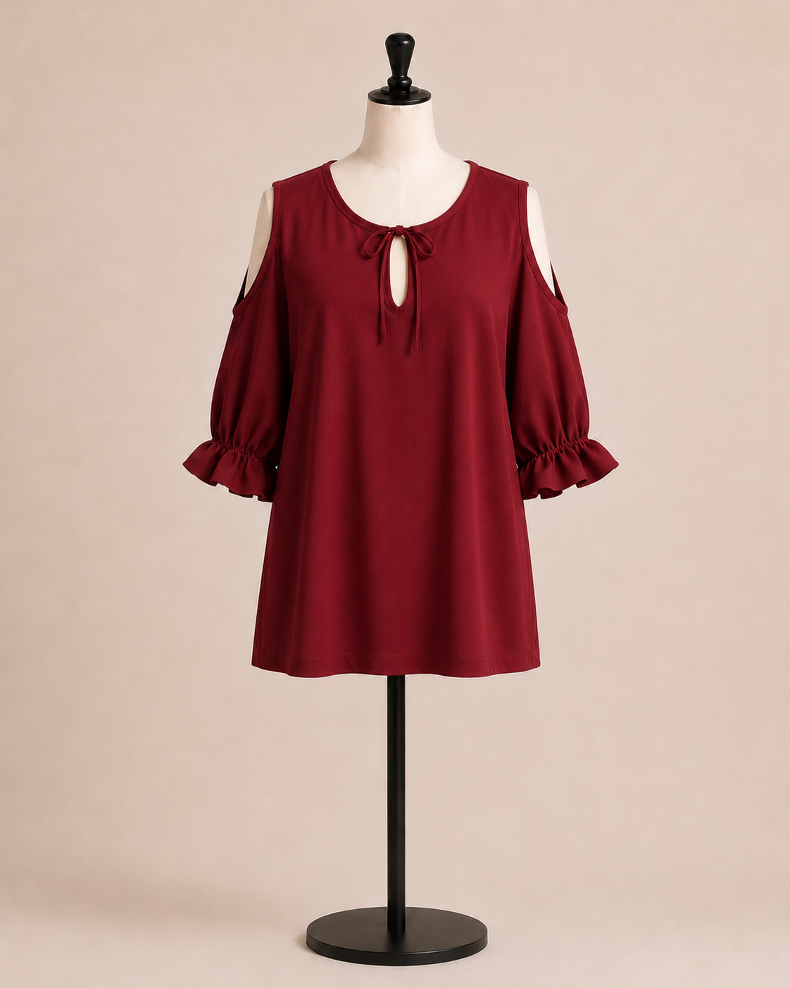 Blusa nera con spalle scoperte e laccetto frontale
