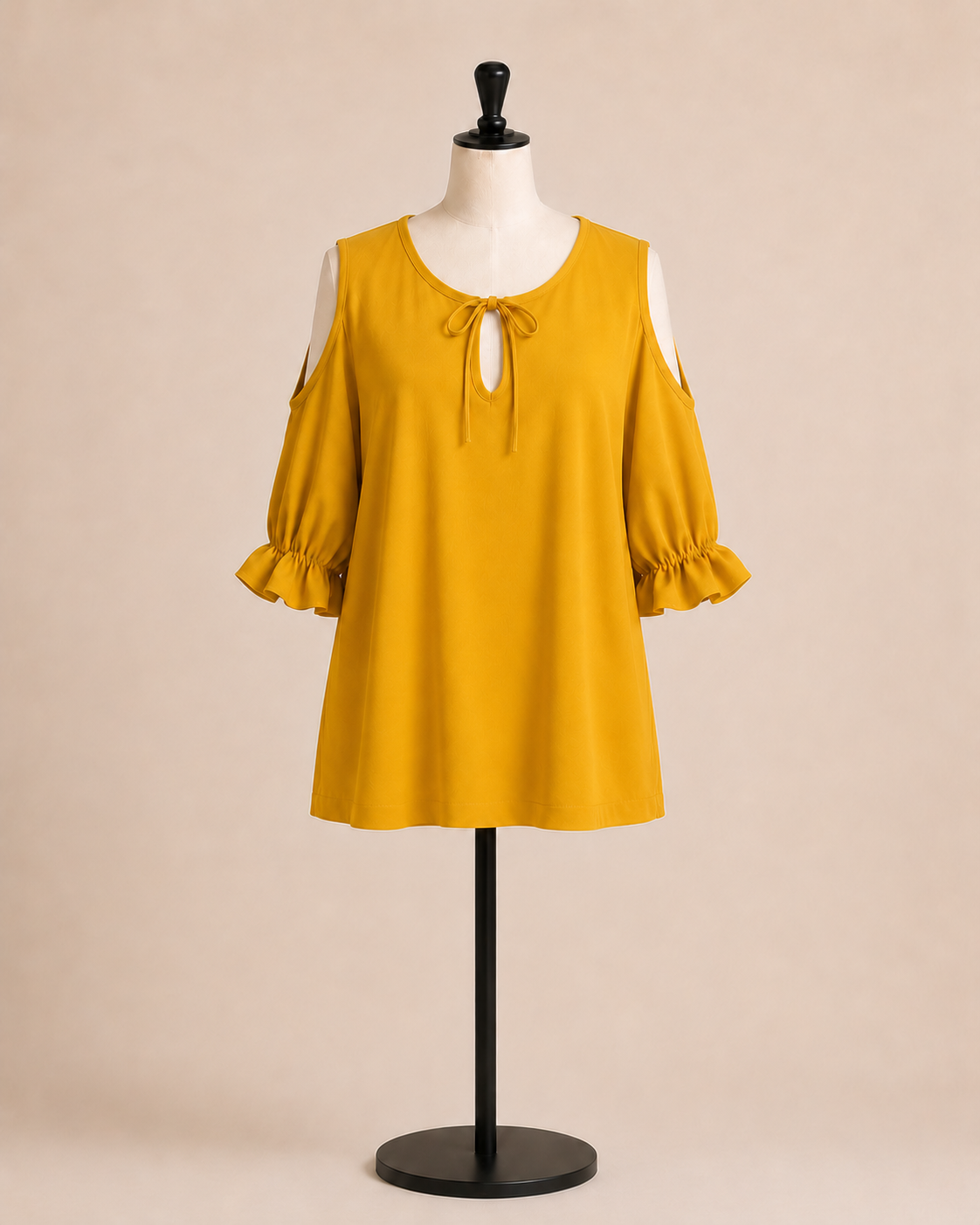 Blusa nera con spalle scoperte e laccetto frontale